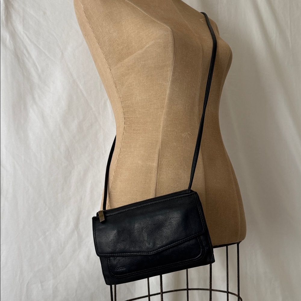 Fossil Black Leather Crossbody Wallet